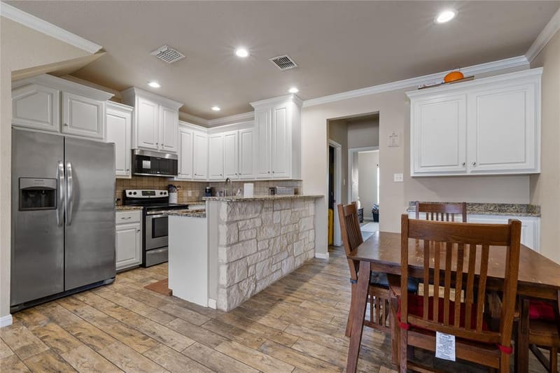 713 Park Street, McGregor TX 76657 - Photo 6