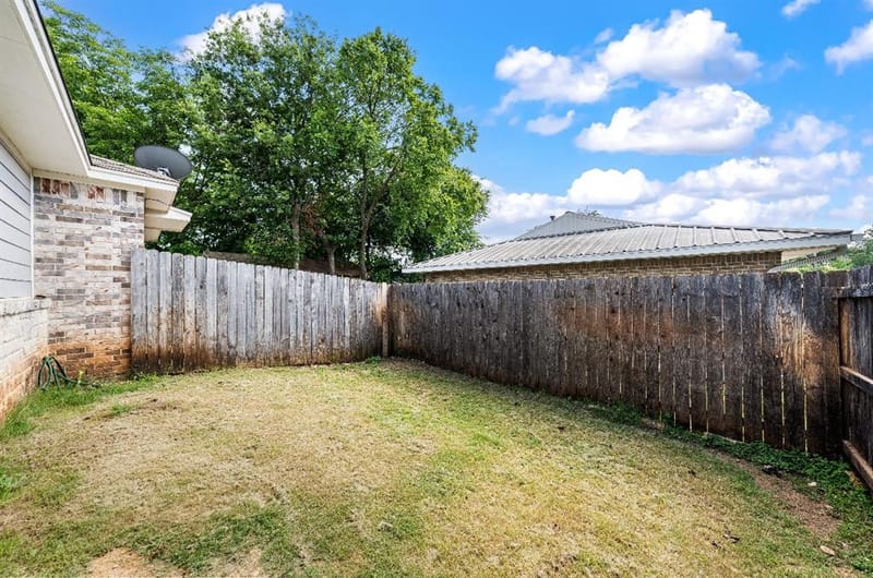 713 Park Street, McGregor TX 76657 - Photo 16
