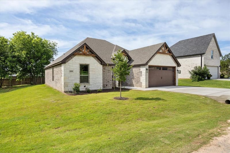 2209 Snake River Drive, Granbury TX 76048 - Photo 3