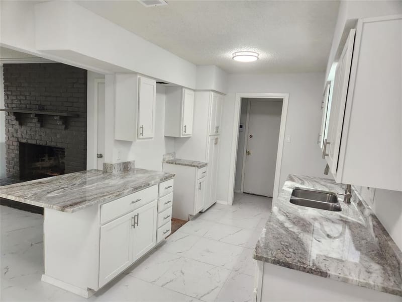 1838 Oak Hill Circle, Dallas TX 75217 - Photo 7
