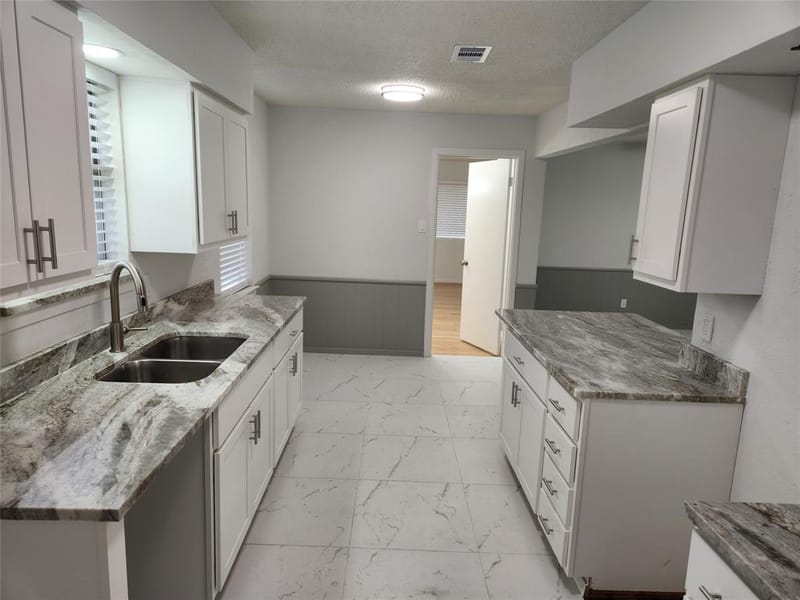 1838 Oak Hill Circle, Dallas TX 75217 - Photo 8
