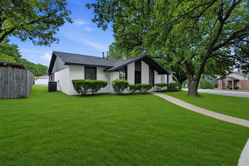 6422 Faircove Circle, Garland TX 75043 - Photo 2