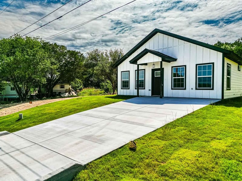 4315 Mountain Hollow Drive, Granbury TX 76048 - Photo 3