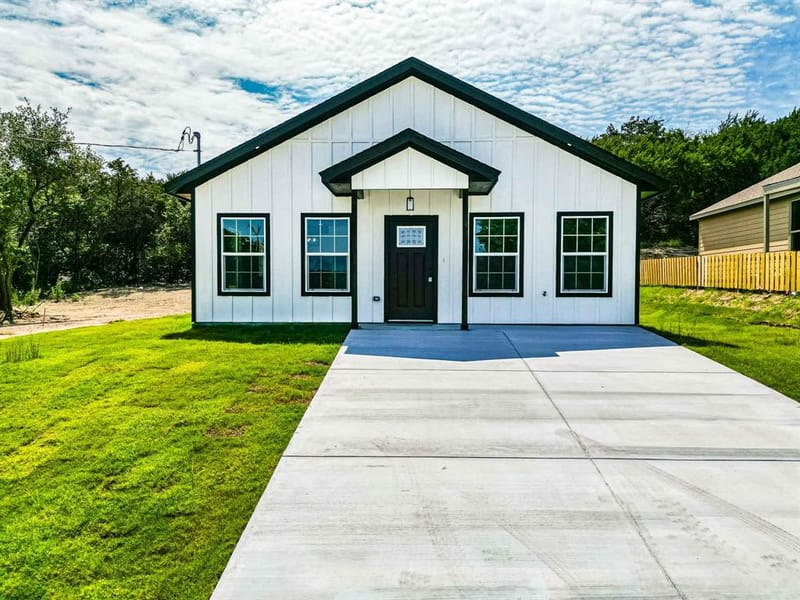 4315 Mountain Hollow Drive, Granbury TX 76048
