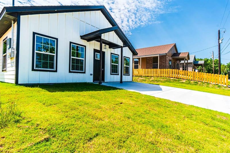 4315 Mountain Hollow Drive, Granbury TX 76048 - Photo 4