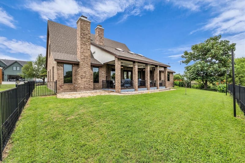 404 Charleston Park Drive, Woodway TX 76712 - Photo 36