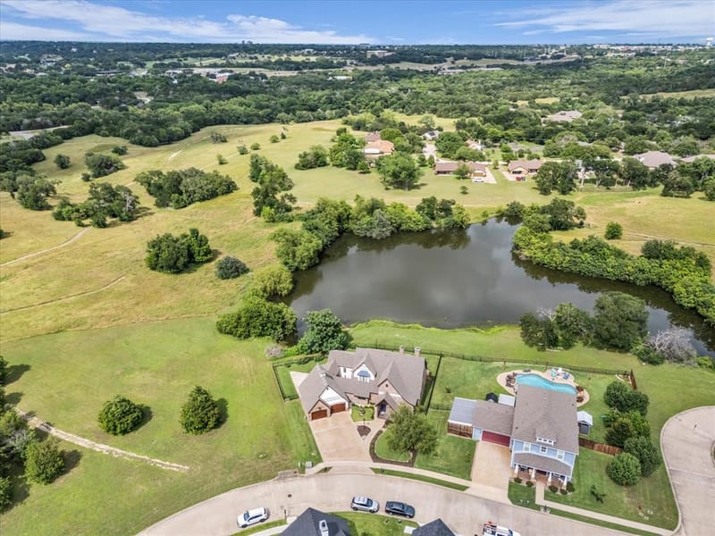 404 Charleston Park Drive, Woodway TX 76712