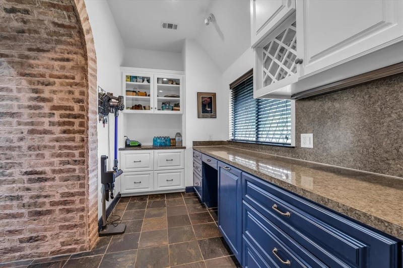404 Charleston Park Drive, Woodway TX 76712 - Photo 14