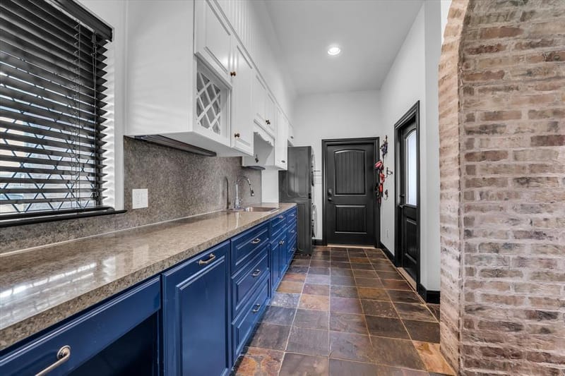 404 Charleston Park Drive, Woodway TX 76712 - Photo 15