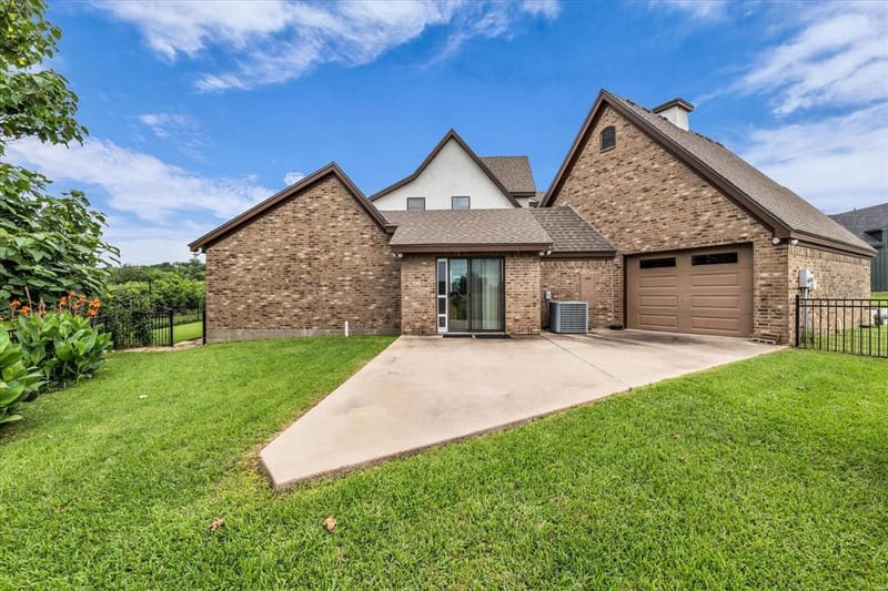 404 Charleston Park Drive, Woodway TX 76712 - Photo 35