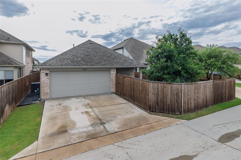 12329 Hulson Trail, Fort Worth TX 76052 - Photo 33