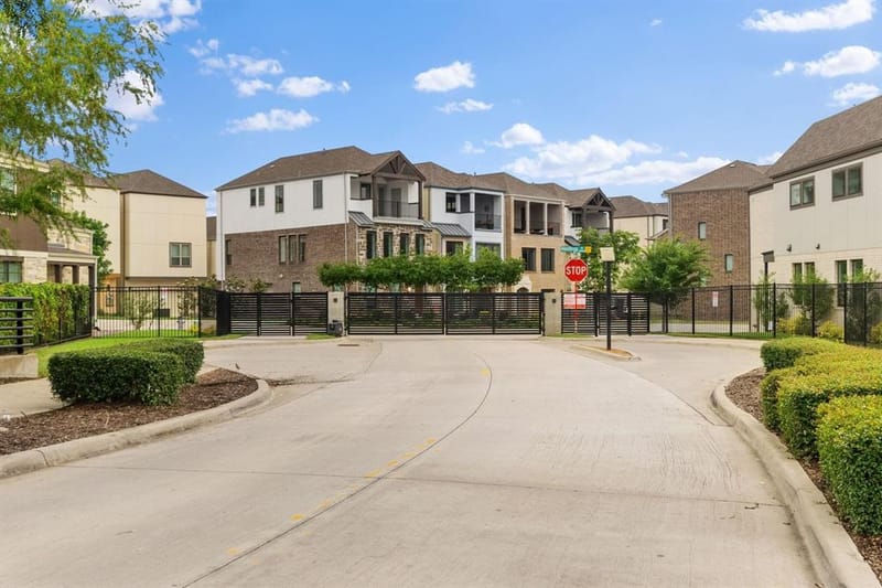 8150 BROMLEY Drive, Dallas TX 75231 - Photo 3