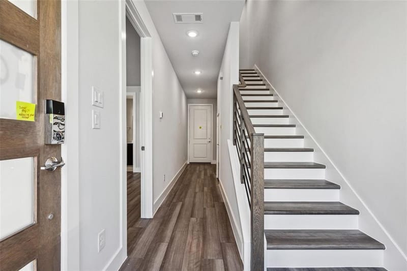 8150 BROMLEY Drive, Dallas TX 75231 - Photo 9