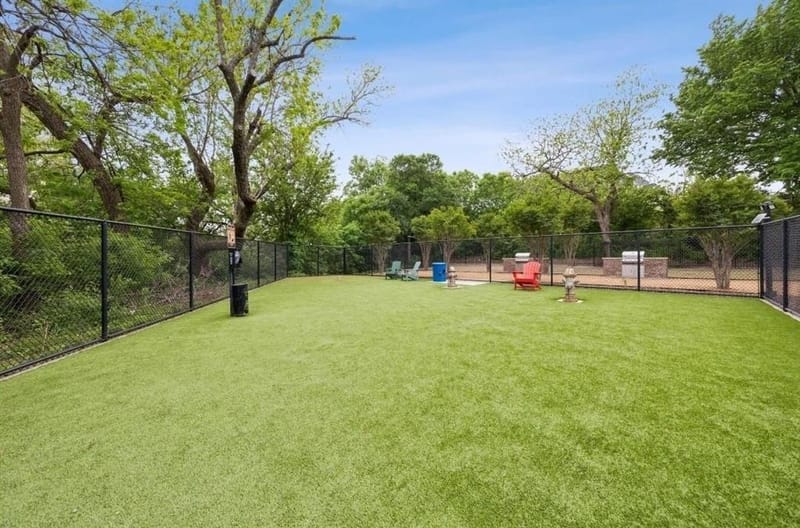 8150 BROMLEY Drive, Dallas TX 75231 - Photo 30