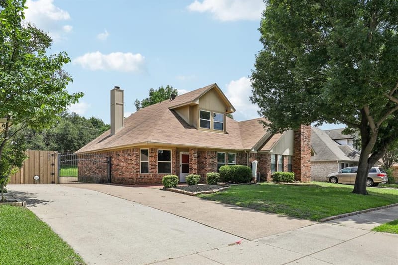 2710 Newkirk Court, Euless TX 76039 - Photo 3