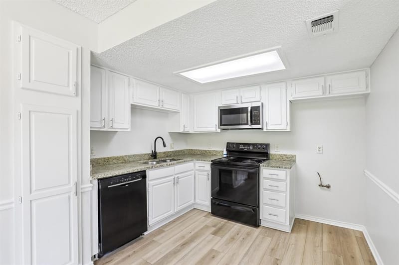 2710 Newkirk Court, Euless TX 76039 - Photo 10