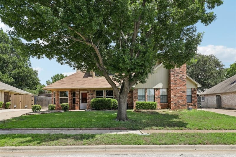 2710 Newkirk Court, Euless TX 76039 - Photo 4