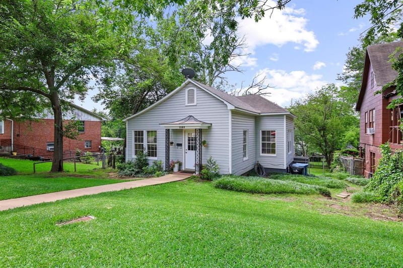 1322 W Chestnut Street, Denison TX 75020 - Photo 3
