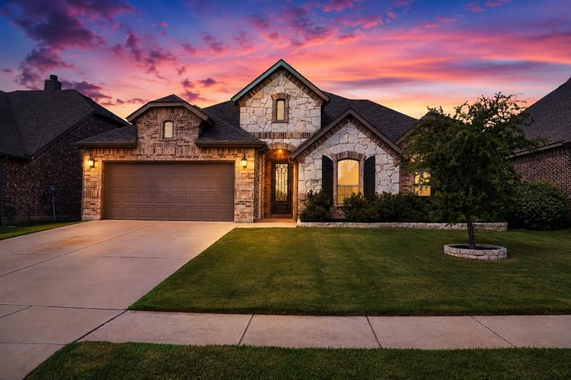 279 Paluxy Street, Burleson TX 76028 - Photo 2