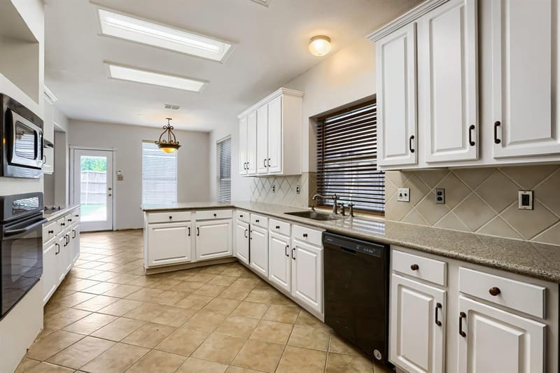 2066 Fair Oaks Circle, Corinth TX 76210 - Photo 5