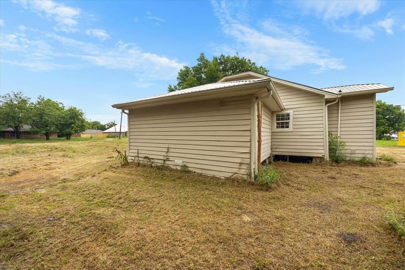 502 S Elm Street, Celeste TX 75423 - Photo 17