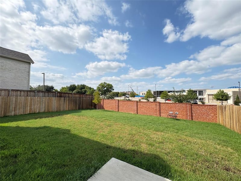 323 Butternut Way, Irving TX 75063 - Photo 32