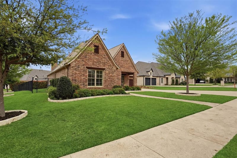 5301 Pradera Court, Benbrook TX 76126 - Photo 36