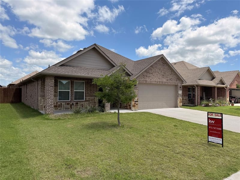 704 Hardaway Drive, Greenville TX 75402 - Photo 2