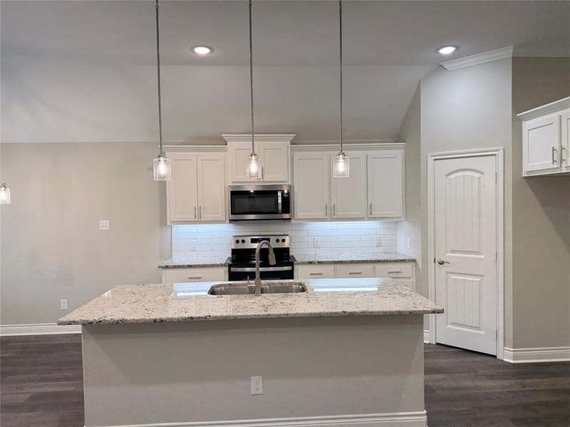 704 Hardaway Drive, Greenville TX 75402 - Photo 7
