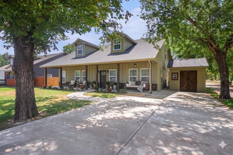 290 E Aurora Street, Rhome TX 76078