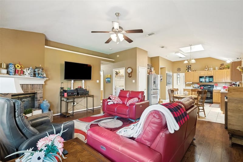1005 Darren Drive, Burleson TX 76028 - Photo 9