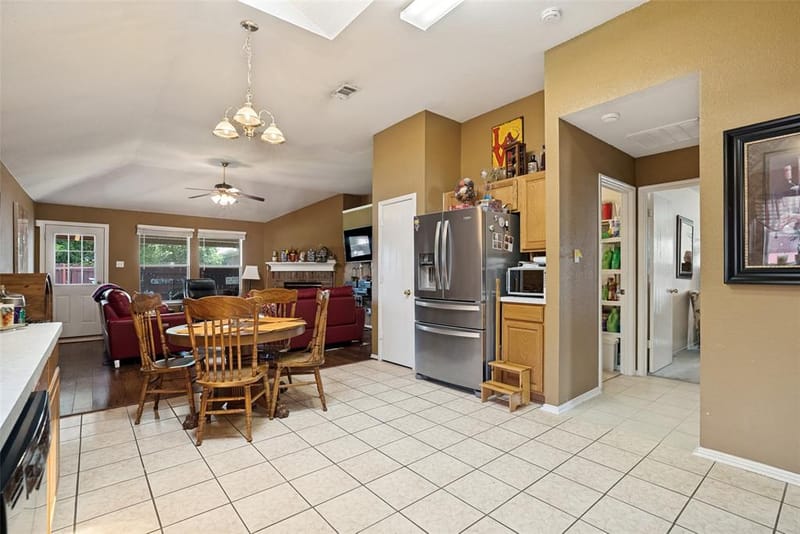 1005 Darren Drive, Burleson TX 76028 - Photo 14
