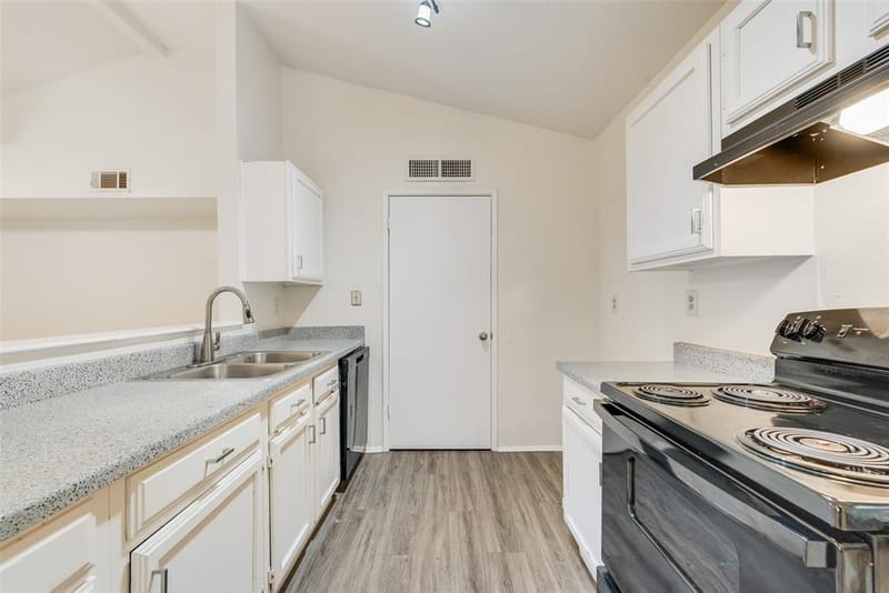 512 Matterhorn Street, Cedar Hill TX 75104 - Photo 9