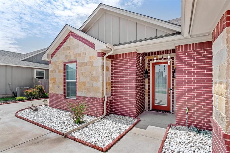 106 King Arthur Court, Glen Rose TX 76043 - Photo 2
