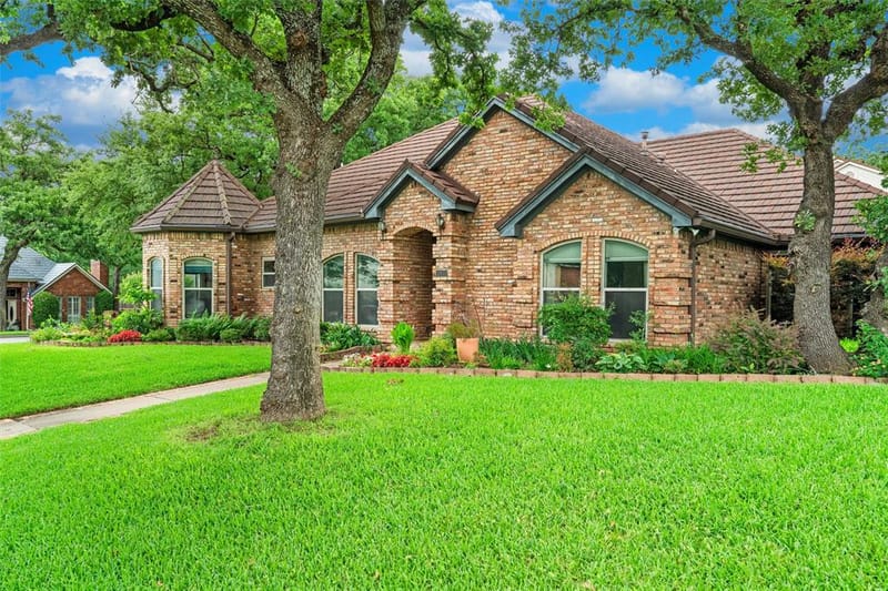 4930 High Creek Drive, Arlington TX 76017 - Photo 3