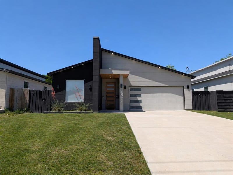 2871 E Overton Road, Dallas TX 75216
