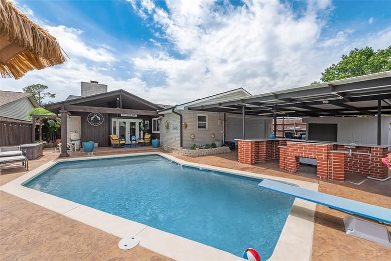 1911 White Rose Lane, Carrollton TX 75007