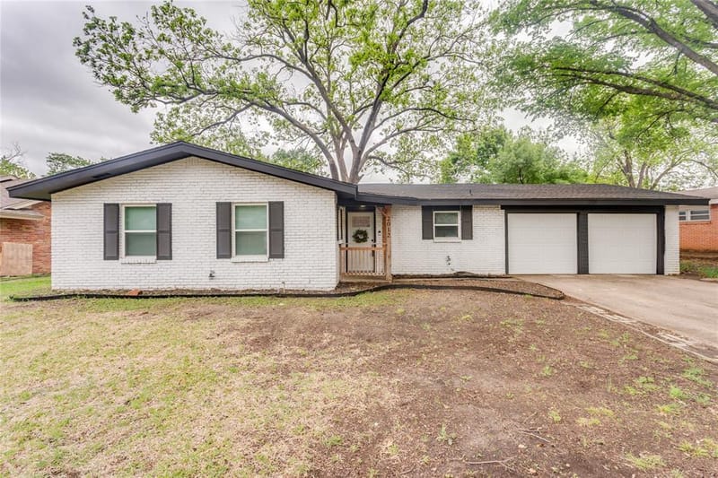 2012 Bradford Drive, Arlington TX 76010 - Photo 2