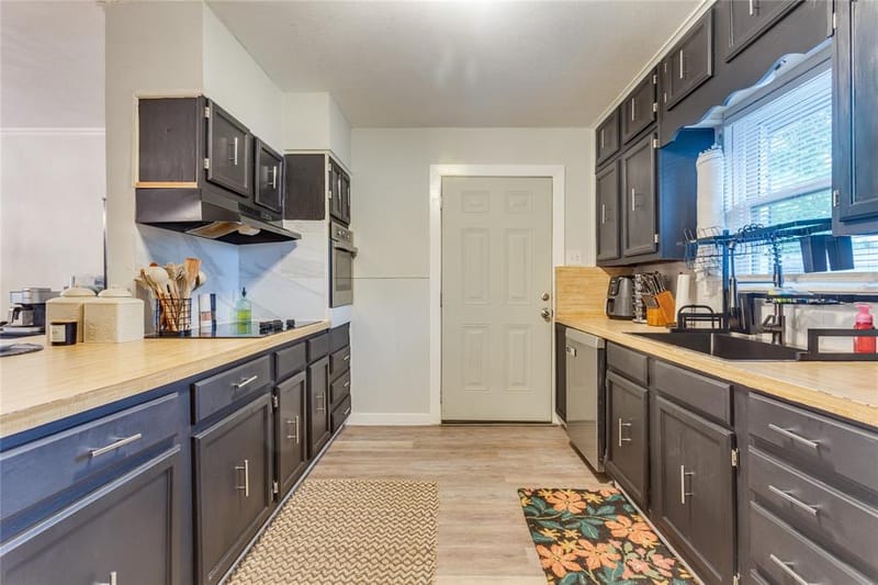 2012 Bradford Drive, Arlington TX 76010 - Photo 7