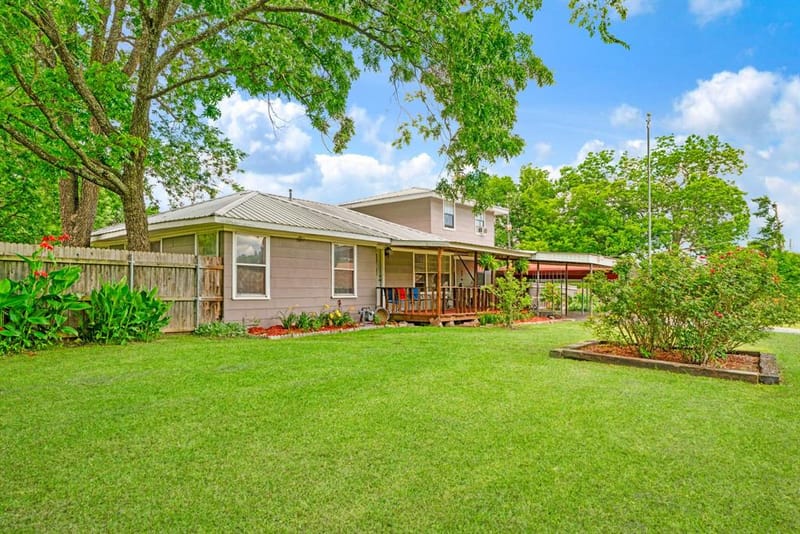 330 Young Street, Blossom TX 75416 - Photo 2