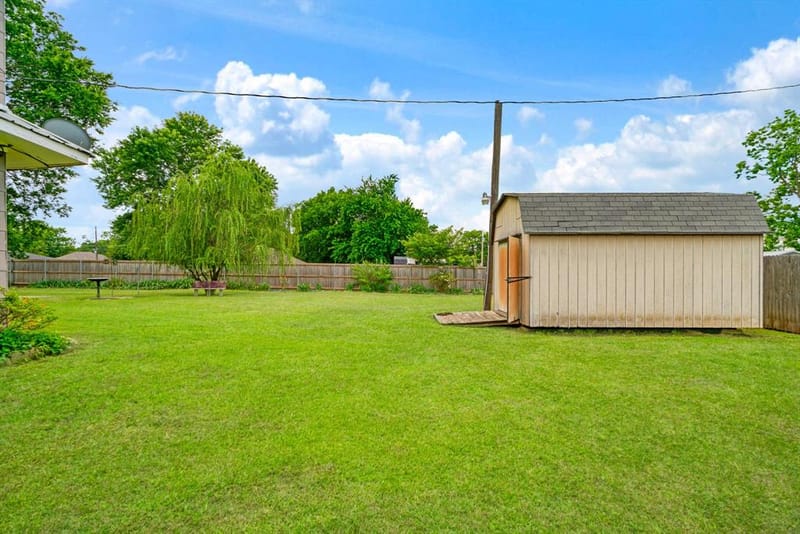 330 Young Street, Blossom TX 75416 - Photo 19