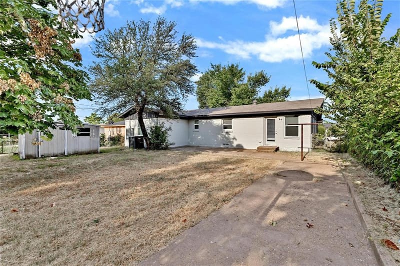 4208 Huckleberry Circle, Dallas TX 75216 - Photo 17
