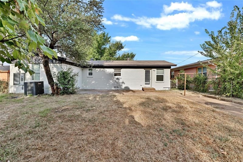4208 Huckleberry Circle, Dallas TX 75216 - Photo 16