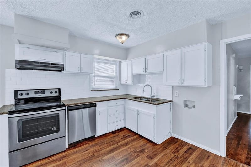 4208 Huckleberry Circle, Dallas TX 75216