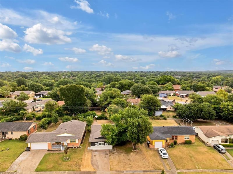 4208 Huckleberry Circle, Dallas TX 75216 - Photo 19