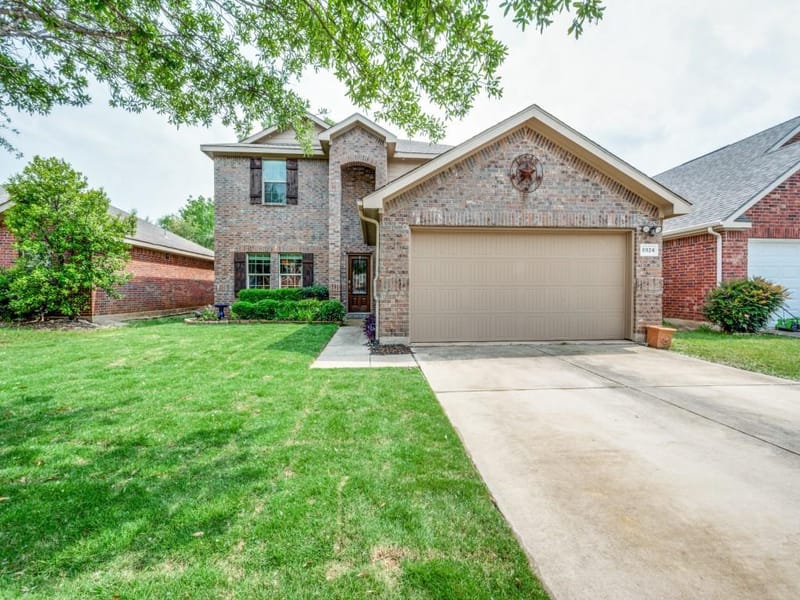 8924 Holliday Lane, Aubrey TX 76227