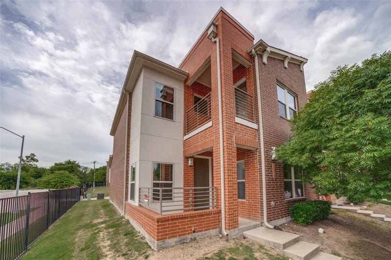 1596 Fiji Street, Dallas TX 75203 - Photo 2