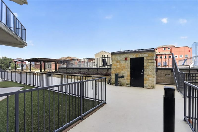 1001 Belleview Street # 703, Dallas TX 75215 - Photo 34