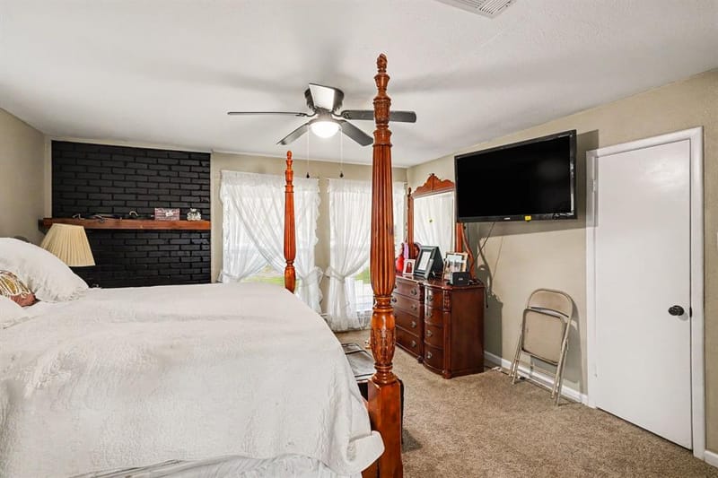 1908 Thousand Oaks Drive, Burleson TX 76028 - Photo 14