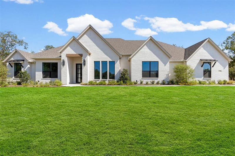 1130 E Landings N, Granbury TX 76049 - Photo 2